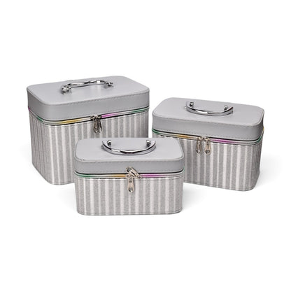 COSMETIQUERA NECESER X3 UND CUERO SINTETICO DIM:23x15x16.5CM