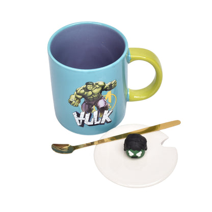 MUG POCILLO CERAMICA PERSONAJE CON TAPA Y CUCHARA 380ML DIM:9X8