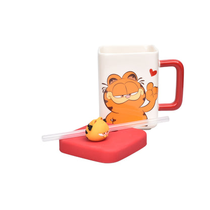 MUG POCILLO CERAMICA CON TAPA Y PITILLO PERSONAJE 450ML DIM:10X8
