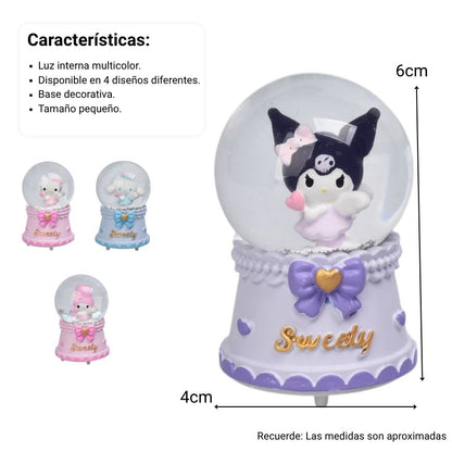 ADORNO ESFERA DE VIDRIO Y PLASTICO PERSONAJE